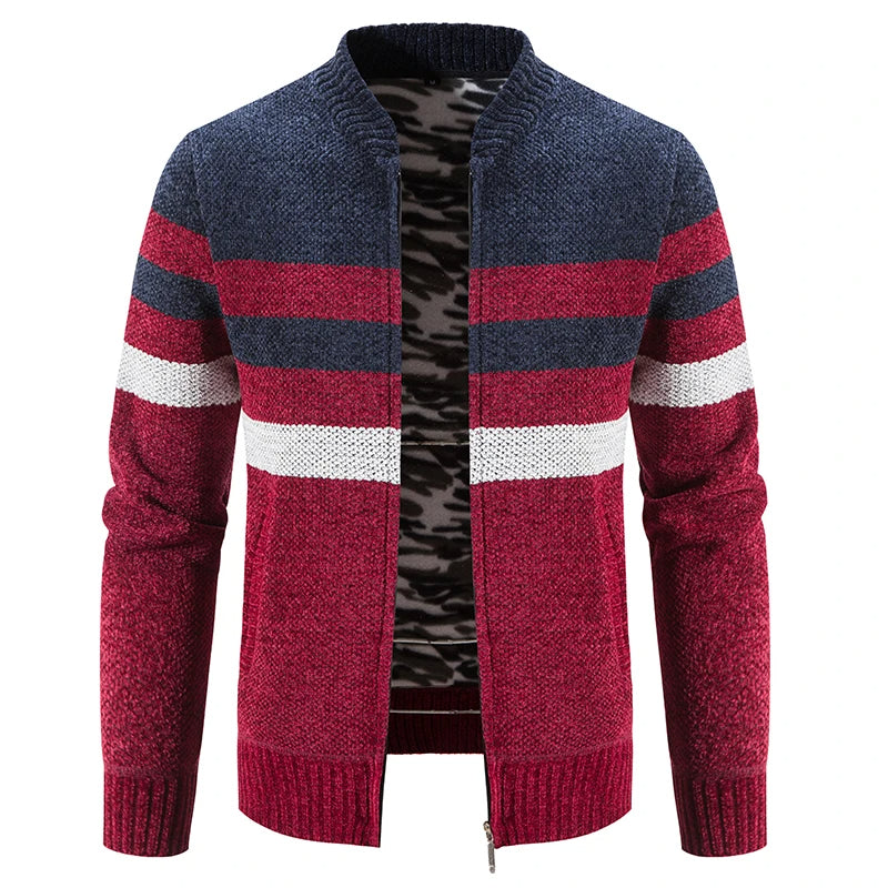 Comfortabel warm heren vest met gestreept patroon en rits. Essentieel voor koude herfst- en winterdagen.
