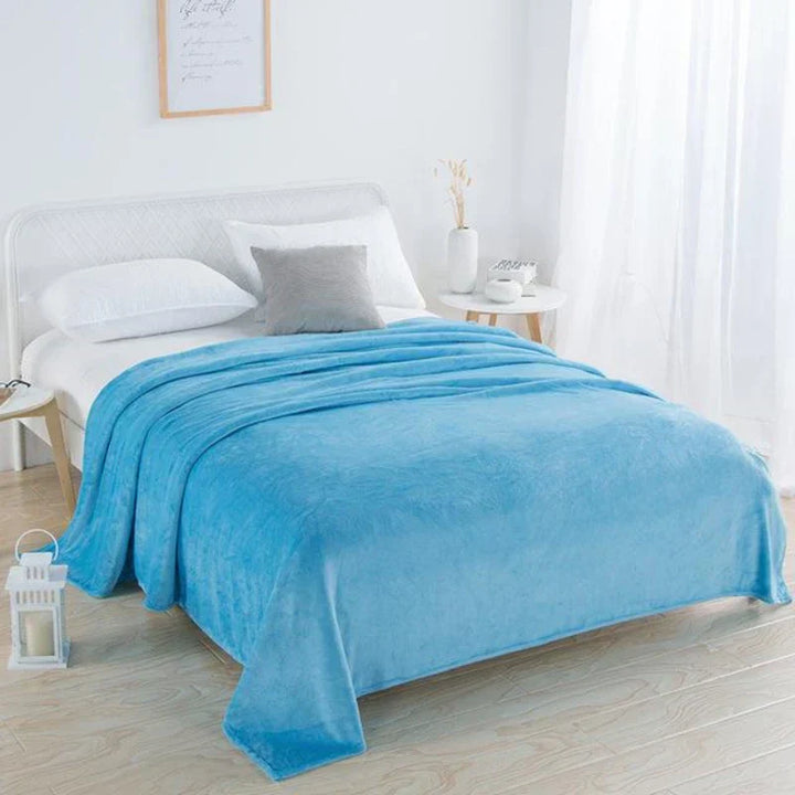 Warme fluwelen bankdeken van koraalflanel; comfortabele VelvetLux plaid voor warmte en stijl.
