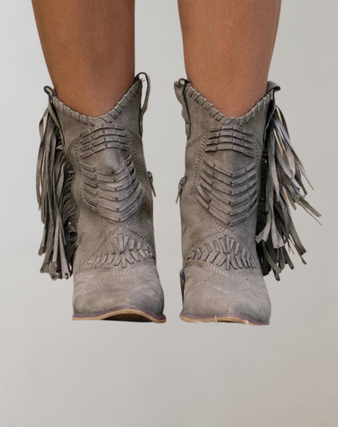 Stijlvolle Selena enkellaarzen voor dames in khaki, met decoratieve kwastjes; trendy en comfortabel.