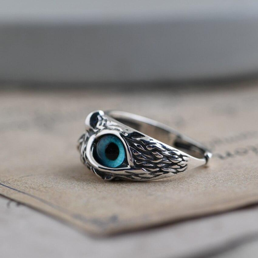 Elegante zilveren damesring met uil en opaal. Perfect cadeau, symbool van wijsheid, verstelbaar sieraad.