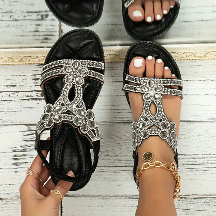 Modieuze boho dames sandalen, verstelbaar en plat, ideaal voor casual zomerse dagen en festivals.
