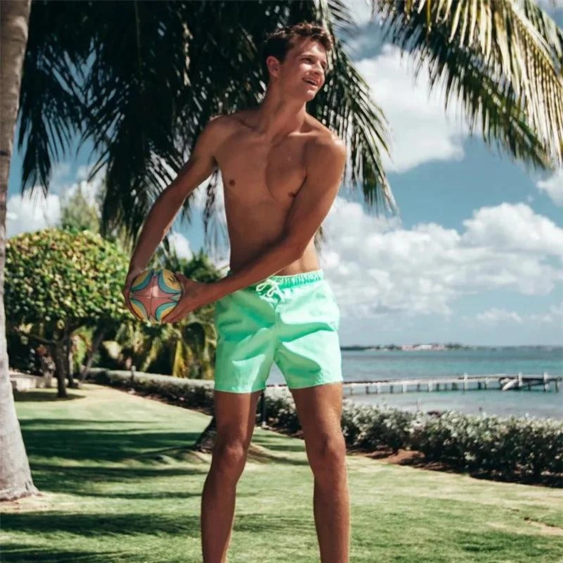 Modieuze heren zwemkleding met kleurveranderend effect; trendy boardshorts voor hip-hop en streetwear stijl.