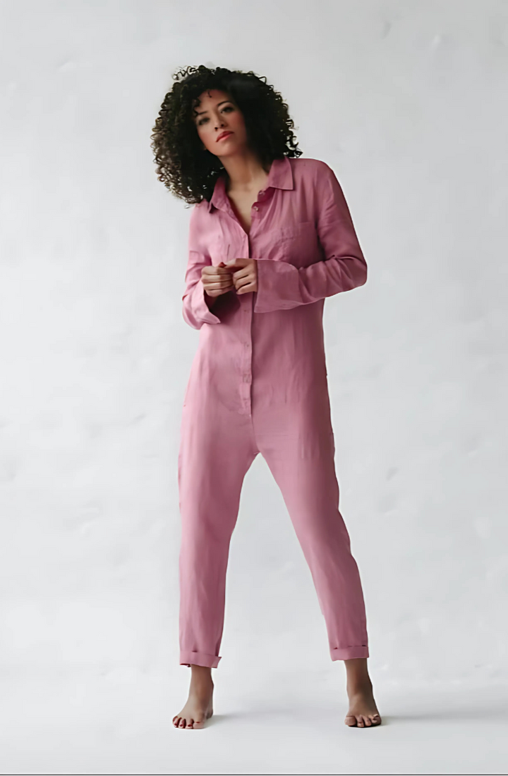 Luchtige blauwe casual jumpsuit voor dames, met elegante knoopsluiting en enkellengte. Perfect voor comfortabele dagen.