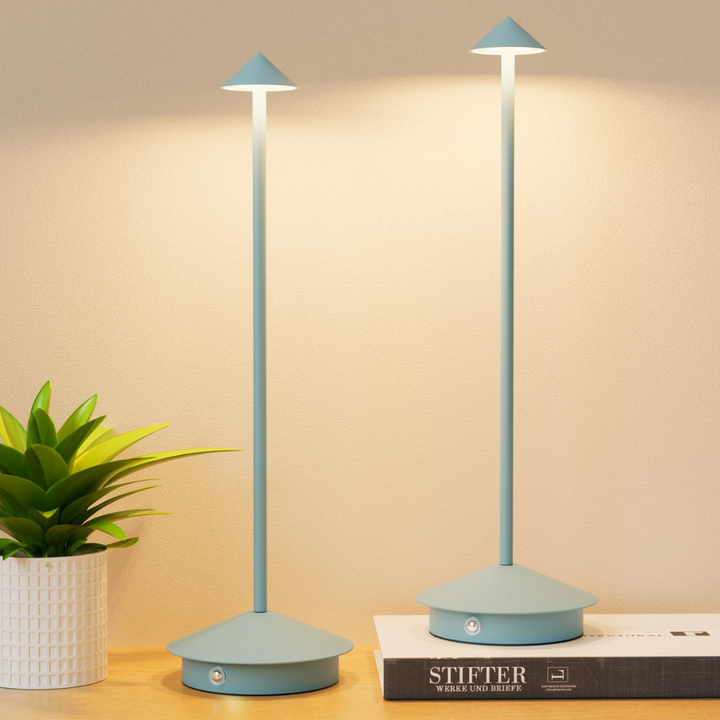 Innovatieve ClarityGlow buitenlamp, waterdicht en draadloos, met dimbaar LED voor optimale sfeer.