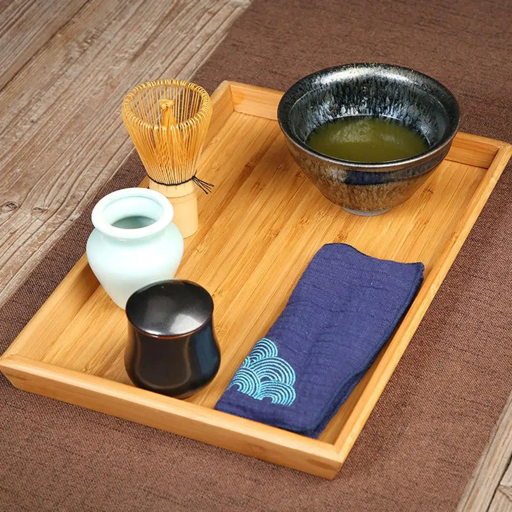 Traditionele Japanse matcha kom (chawan) met gedetailleerd design, essentieel voor theeceremonies.