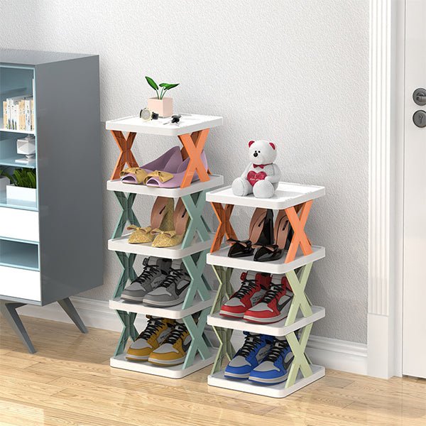 Ruimtebesparend schoenenrek, meerlaags design in kunststof voor efficiënt opruimen van schoenen.