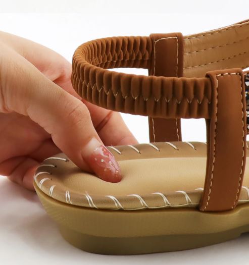 Veelzijdige Bohemia zomer sandalen voor dames; stijlvol comfort voor strand, stad en vakantie mode.