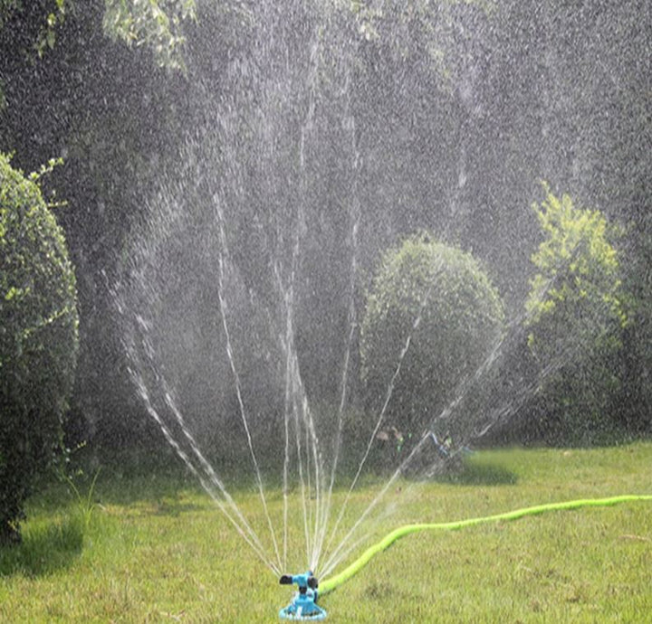 Volautomatische tuinsproeier, perfect voor moeiteloze gazonbewatering; essentieel tuingereedschap voor buitenleven.