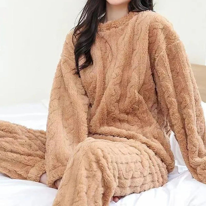 Comfortabele dames geribbelde loungewear set voor thuis, heerlijk als warm huispak of slaapkleding.