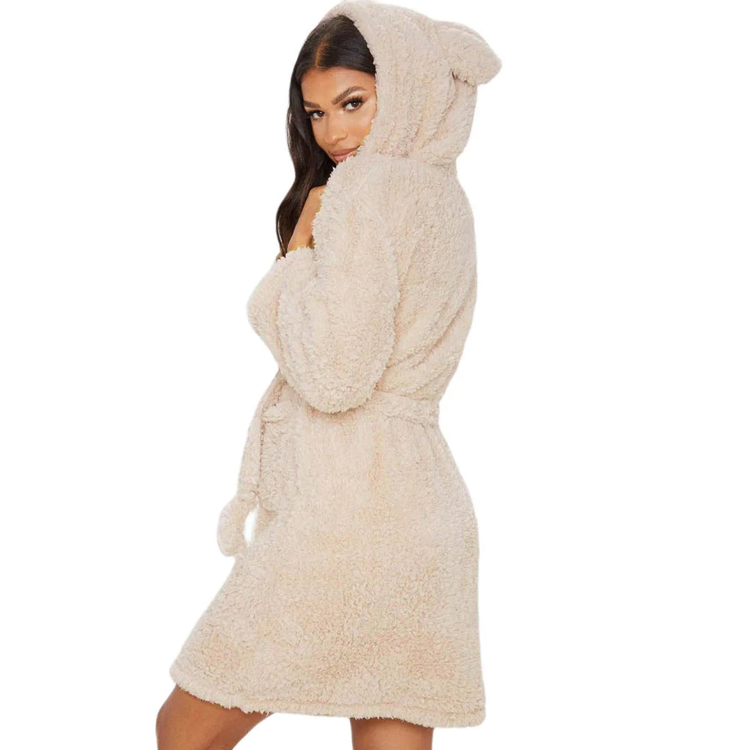 Dames badjas van zacht fleece met capuchon en leuke oren, ideaal voor warmte en comfort.