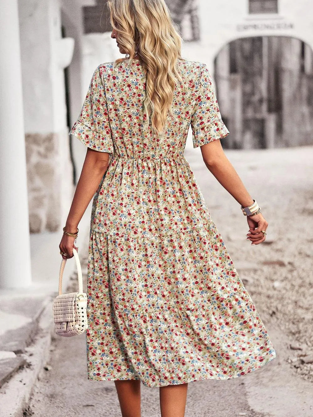 Modieuze dames zomerjurk met korte mouwen, perfect als strandjurk of voor dagelijkse kleding.