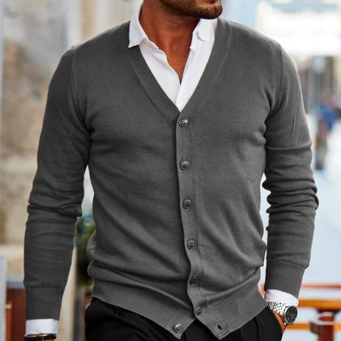 Detail van een warm BrentonsVest heren cardigan, perfect voor winterse dagen. Comfortabel en tijdloos herenvest.
