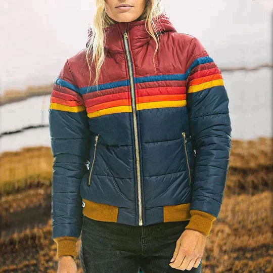 Stijlvolle dames pluche winterjas met capuchon. Perfect voor warmte en comfort tijdens koude winterdagen.