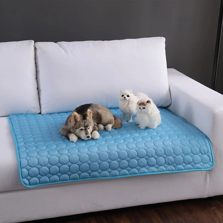 Wasbare zelfkoelende koelmat voor huisdieren. Biedt duurzaam comfort en verkoeling voor honden & katten in de zomer.