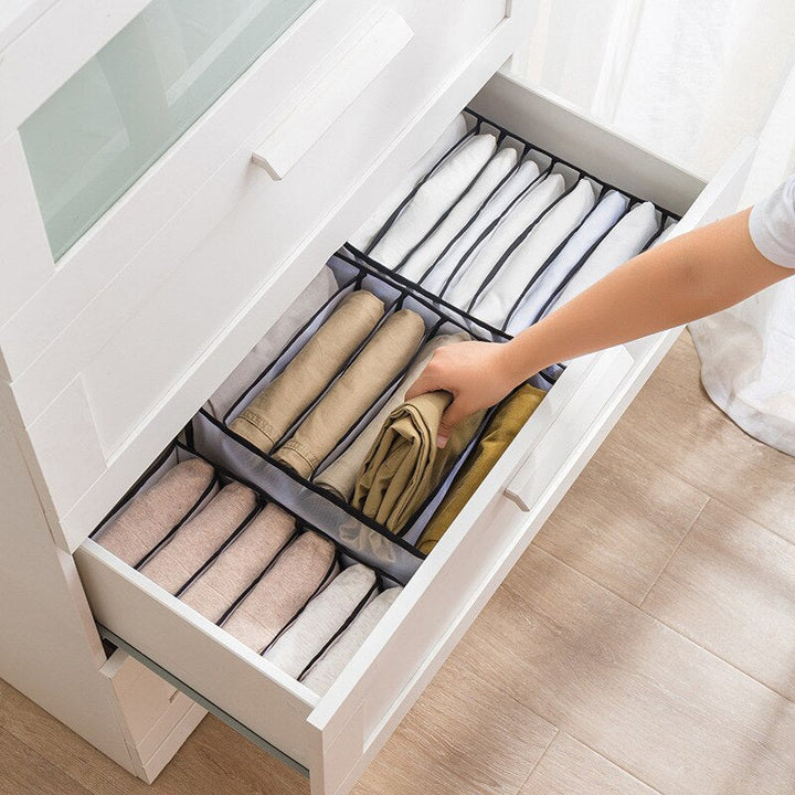 Compacte textiel organizer, ruimtebesparend en makkelijk te gebruiken in elke kledingkast of lade.