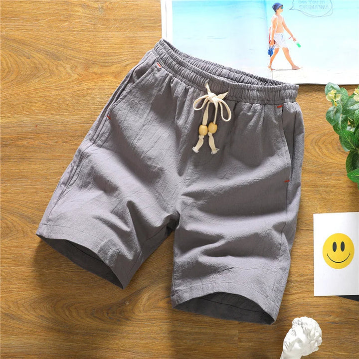 Luchtige heren zomershort met comfortabele, relaxte pasvorm. Essentiële herenkleding voor warme zomerdagen.