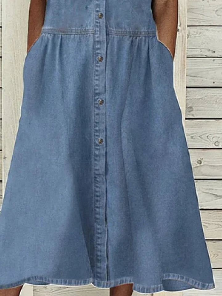 Stijlvolle blauwe denimlook midi jurk met knoopsluiting voor dames, een comfortabele zomerjurk met A-lijn pasvorm.