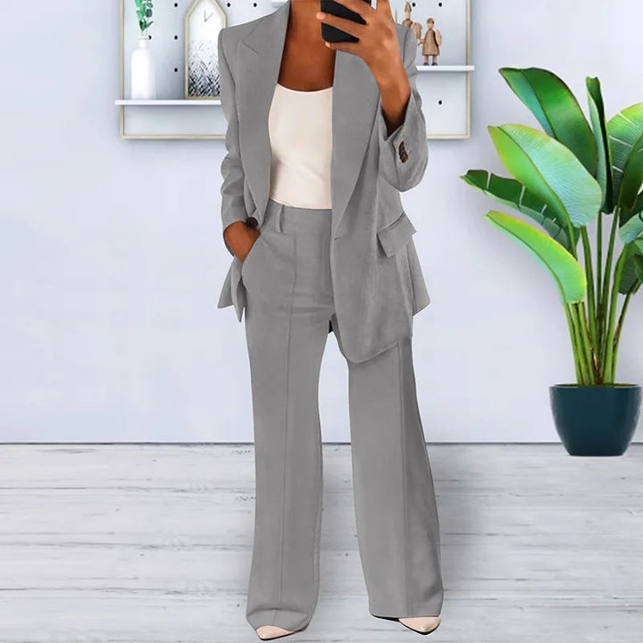 Stijlvol damesbroekpak met wijde pijpen, comfortabele zakelijke kleding voor een elegante look.