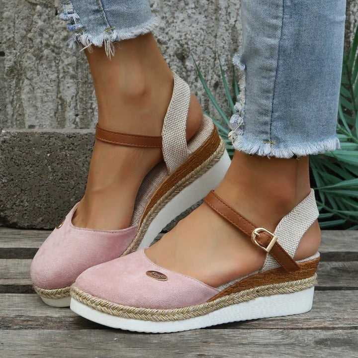 Roze orthopedische damessandalen met ergonomisch voetbed, perfecte ondersteuning en modieuze espadrille stijl.