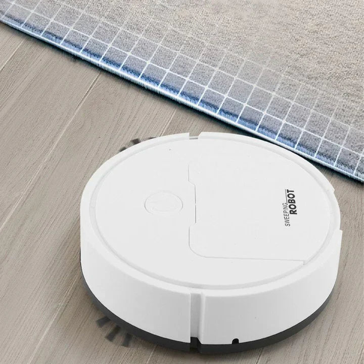 Stille robotstofzuiger stofzuigt naast slapende kat, perfect voor huisdieren en een rustig huishouden.