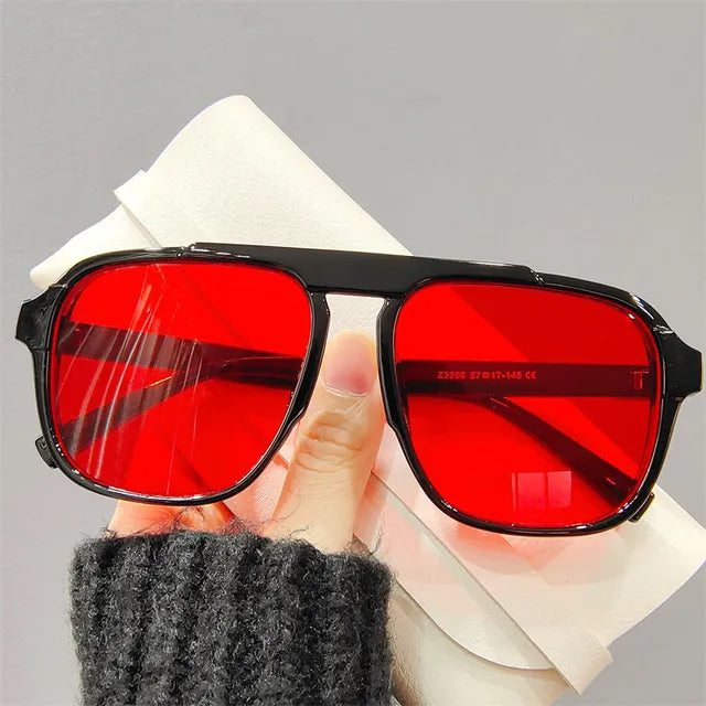 Stijlvolle oversized heren zonnebril, vintage design, een essentieel mode accessoire voor elke moderne man.