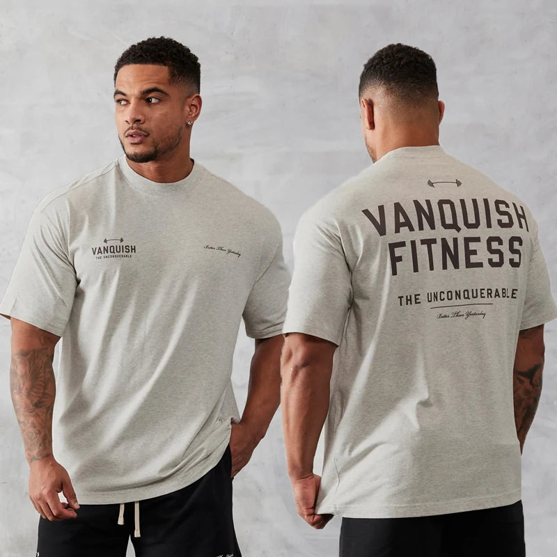 Vintage stijl heren sportshirt oversized, ademend en perfect voor intensieve trainingen of casual wear.