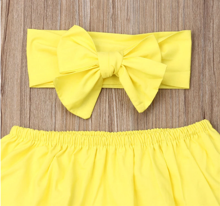Schattige babymeisjes prinsessenjurk met delicate versieringen. Roze peuterjurk, ideaal als feestjurk of lentejurk.