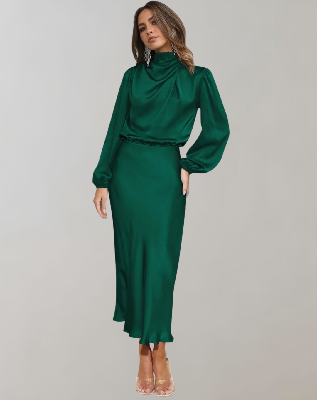 Glamoureuze dames avondjurk van satijn; een chique jurk met lange mouwen voor stijlvolle evenementen.