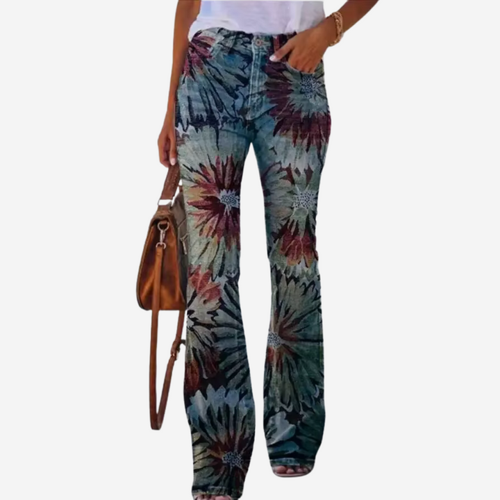 Comfortabele dames flare jeans met stijlvolle printdetails. Trendy spijkerbroek met wijde pijpen.