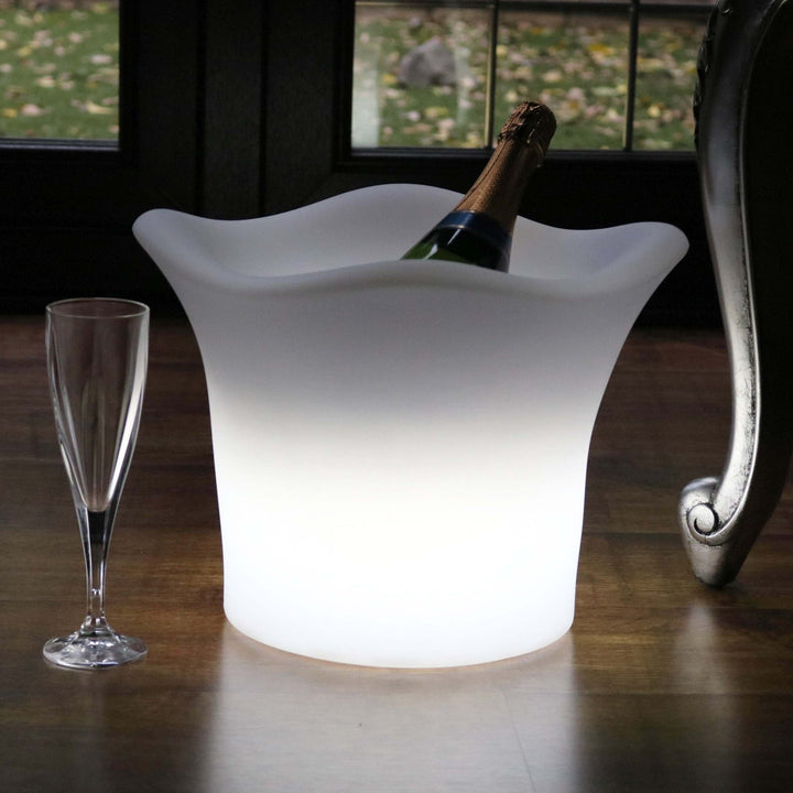 Feestelijke LED ijsemmer als drankkoeler en sfeervolle ledverlichting, een must-have voor elk event en buitenfeest.