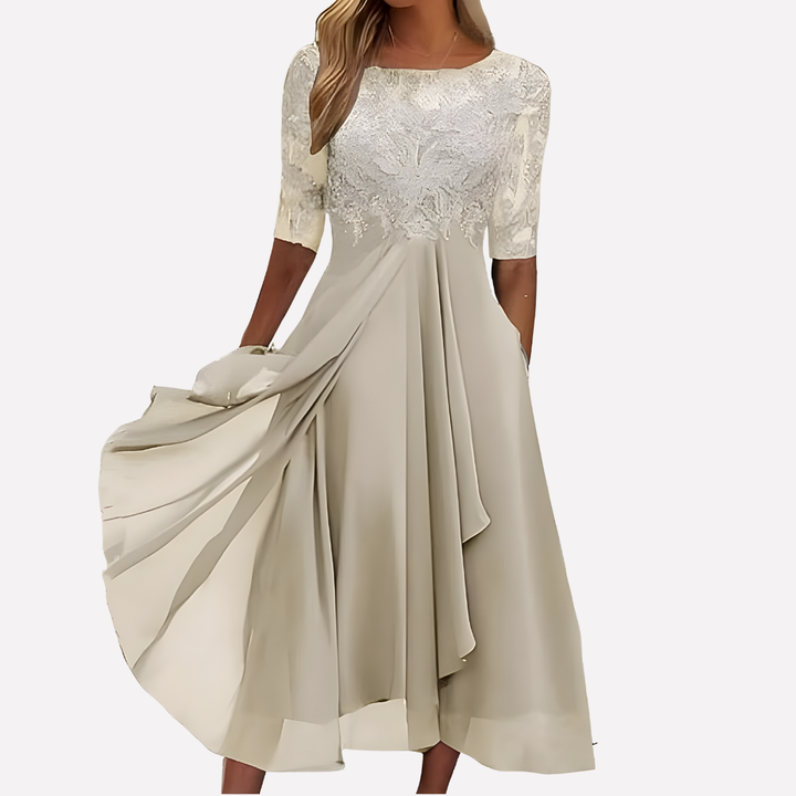 Elegante dames avondjurk van chiffon met verfijnd bloemenkant, perfect voor formele gelegenheden.