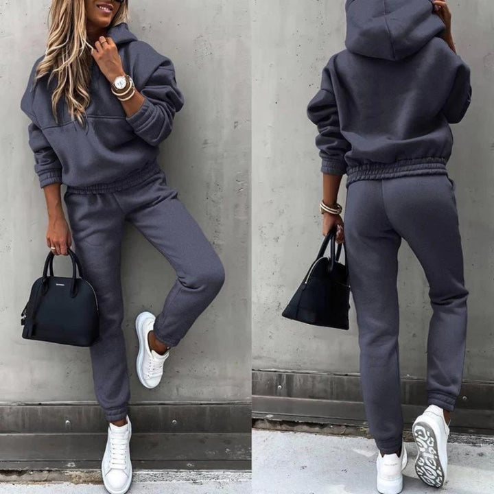 Modieus dames sportief pak Maria met trendy pasvorm, perfect als stijlvolle damesset.