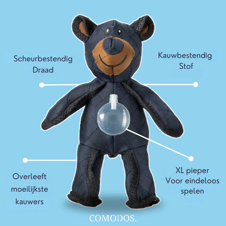 Vrolijke hond speelt met robuust, duurzaam kauwspeelgoed; ideaal voor sterke kaken en uren plezier.