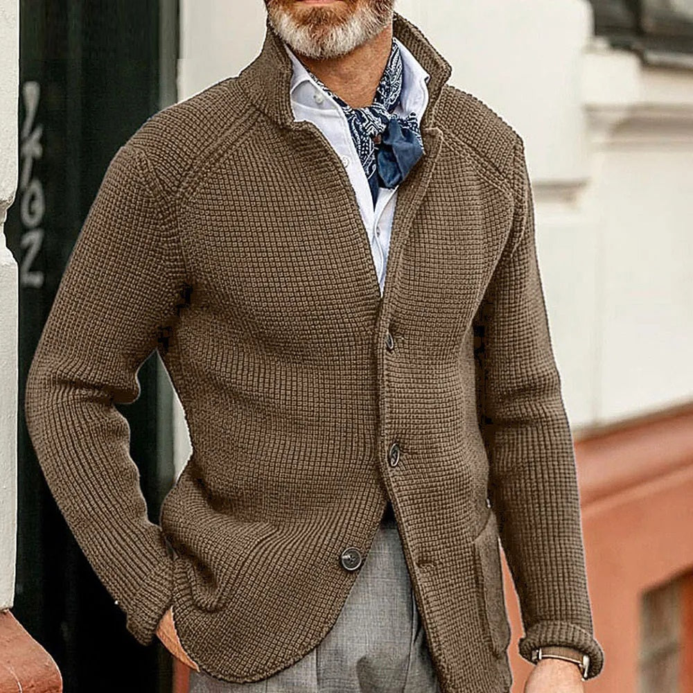 Zacht gebreid heren vest in casual stijl, warm en met handige zakken voor koud weer.