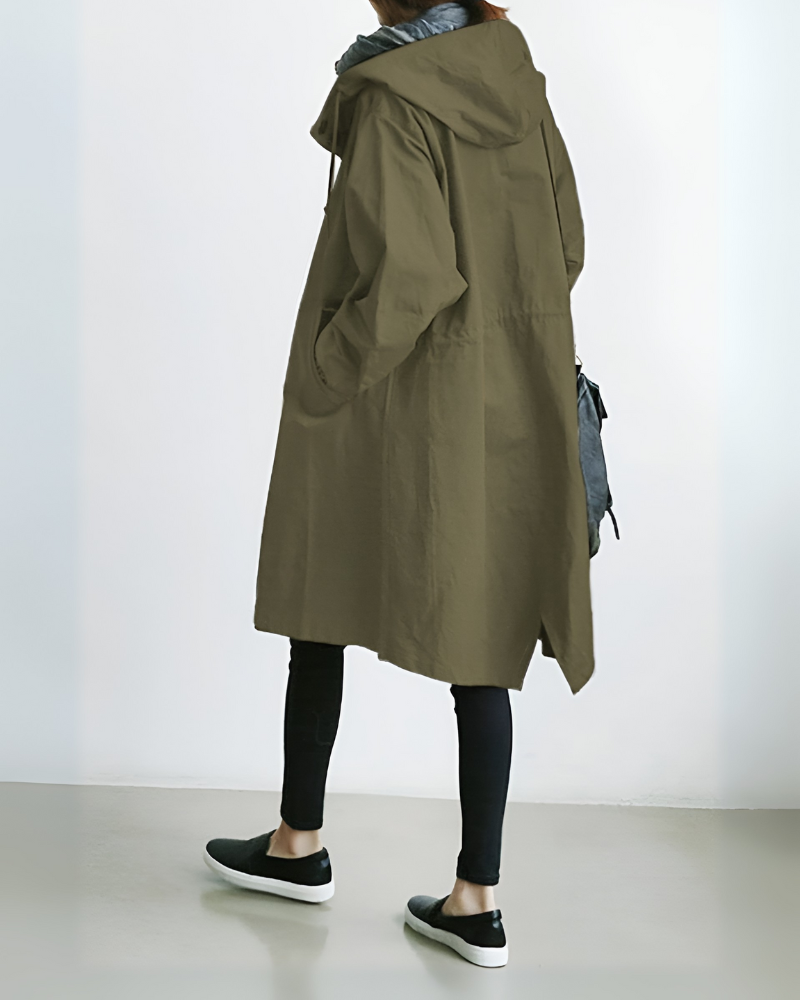 Stijlvolle lange dames trenchcoat met capuchon, perfect als winterjas of herfstjas.