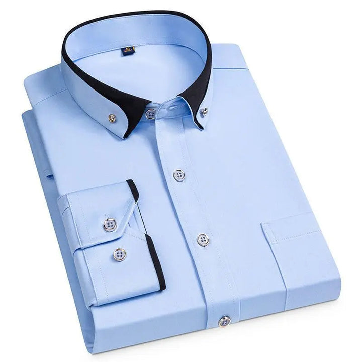 Man draagt Hoymans slim fit stretch overhemd, perfect voor kantoor en smartcasual herenmode.