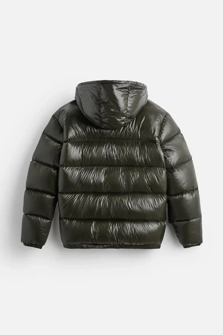Detail van het Aspen uniseks donsjack, toont de hoge kwaliteit en warme vulling, essentieel voor comfort in de kou.