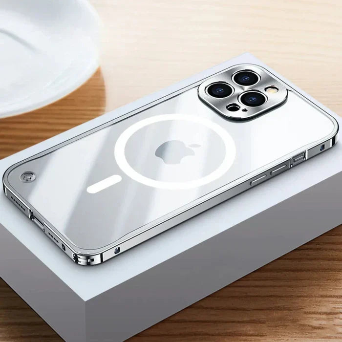 Duurzaam SteelGuard telefoonhoesje voor iPhone 15, biedt superieure bescherming tegen vallen.