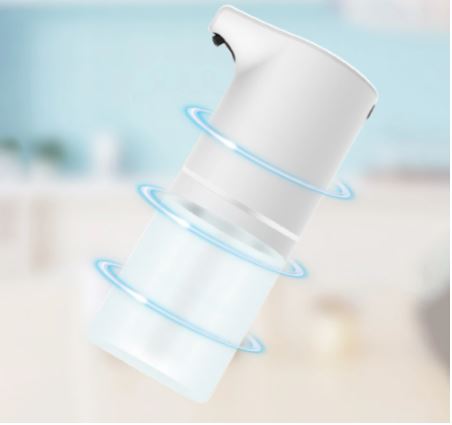 Compacte automatische zeepdispenser met infrarood sensor; perfect voor contactloos en hygiënisch gebruik in de keuken.