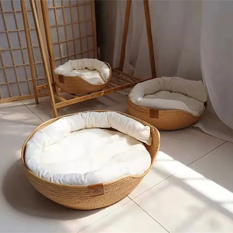 Duurzame bamboe huisdierbed, ademend en comfortabel voor een rustgevende slaap. Perfecte natuurlijke aanvulling op uw interieur.