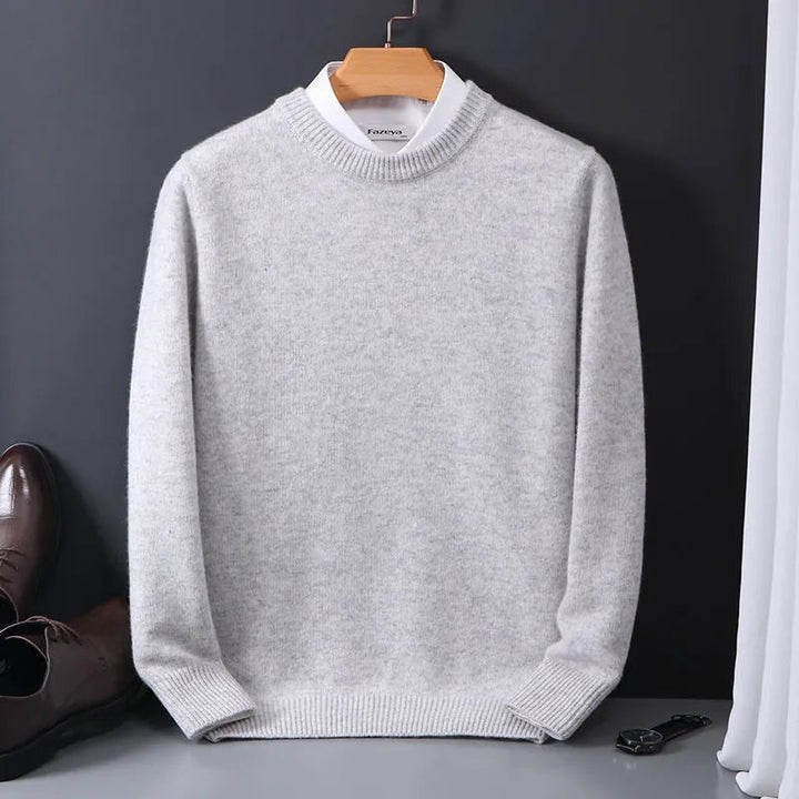 Comfortabele gebreide kasjmier heren trui met oversized pasvorm en O-hals, een warme toevoeging aan je wintergarderobe.