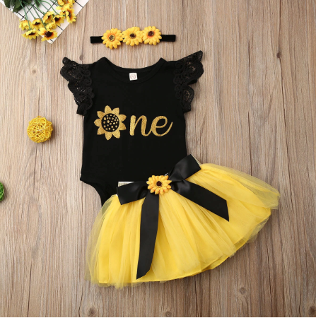 Trendy meisjes zomerjurk met zonnebloemen, een schattige en modieuze keuze voor elke baby.