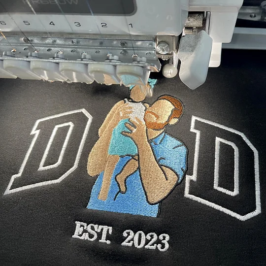 Zachte, comfortabele unisex hoodie, gepersonaliseerd met geborduurde foto. Ideaal als sweatshirt.