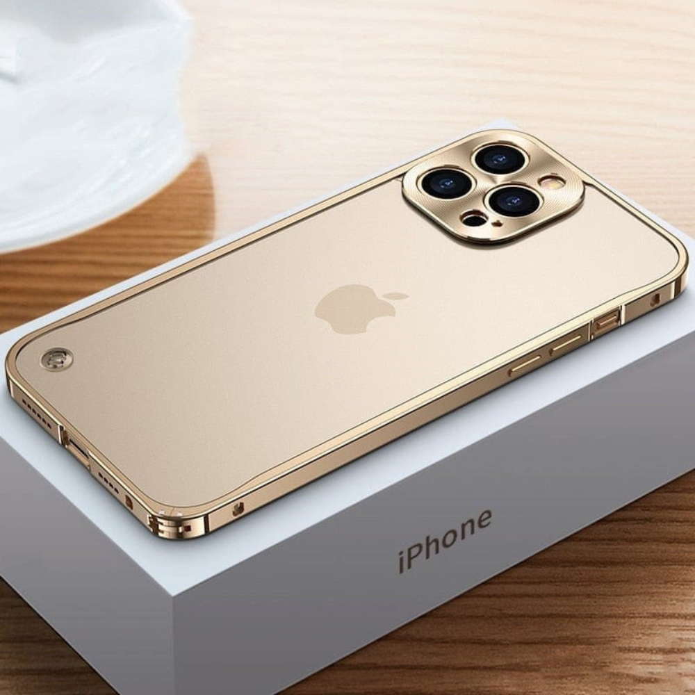 Gedetailleerd shot van de geborstelde aluminium iPhone hoes. Luxe uitstraling en robuuste valbescherming.