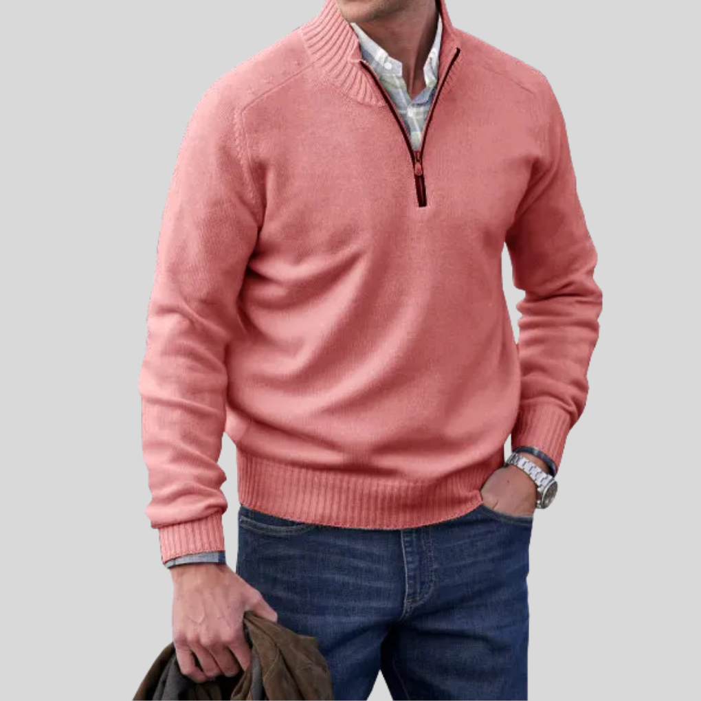 Casual herentrui met rits, gedragen door man. Comfortabele gebreide trui voor veelzijdige herenmode.