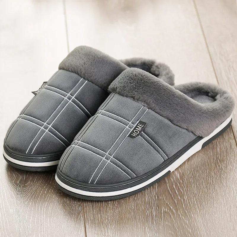 Antislip geruite heren instappers, veilige en warme pantoffels voor binnenshuis.