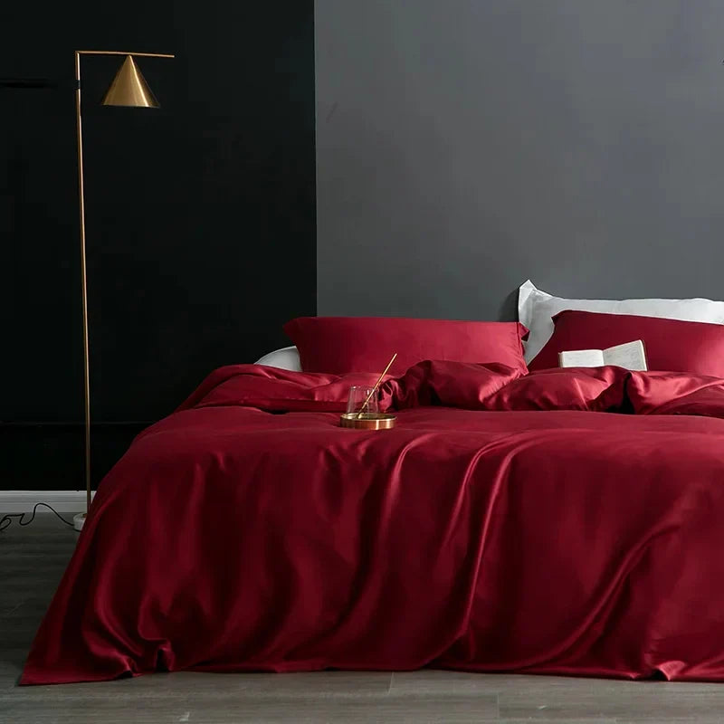 Elegant zijden dekbedovertrek van SilkEssence, natuurlijk beddengoed dat luxe toevoegt aan de slaapkamer.