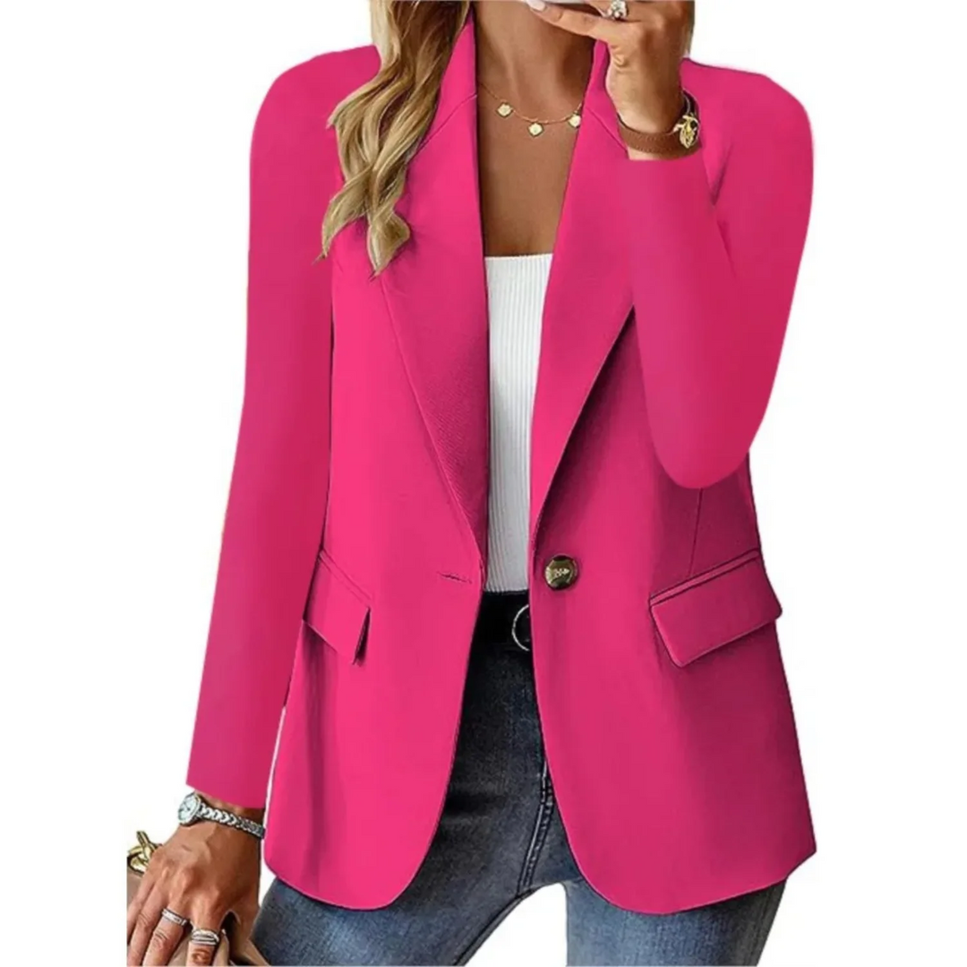 Nieuwe collectie: elegante damesblazer, getailleerd met één knoop, ideaal voor kantooroutfits en mode.