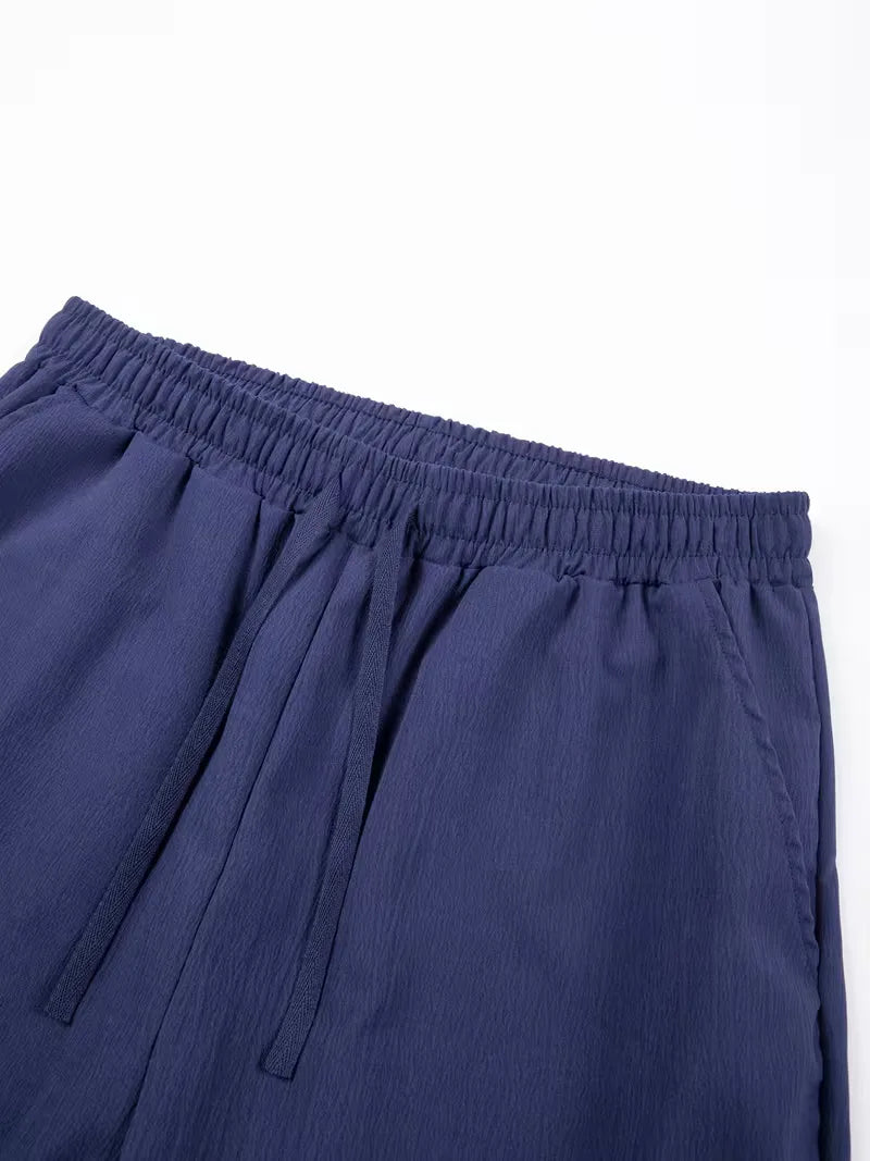 Marineblauwe casual plissé shorts, heren zomerkleding met losse pasvorm.