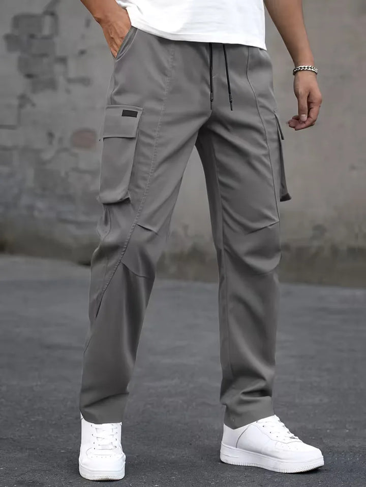 Beige heren cargo broek, rechte pijp, perfect voor streetwear en dagelijks comfort.